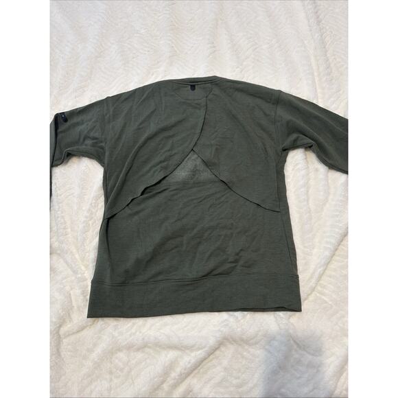 Under Armour Women's Open Back Workout Women's Sweatshirt Size XS Super Soft EUC - Picture 10 of 10